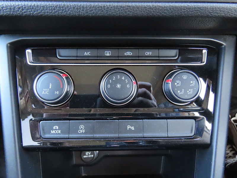 Volkswagen Touran 2.0 TDI SE Family MPV 5dr Diesel DSG Euro 6 (s/s) (150 ps) - U4803