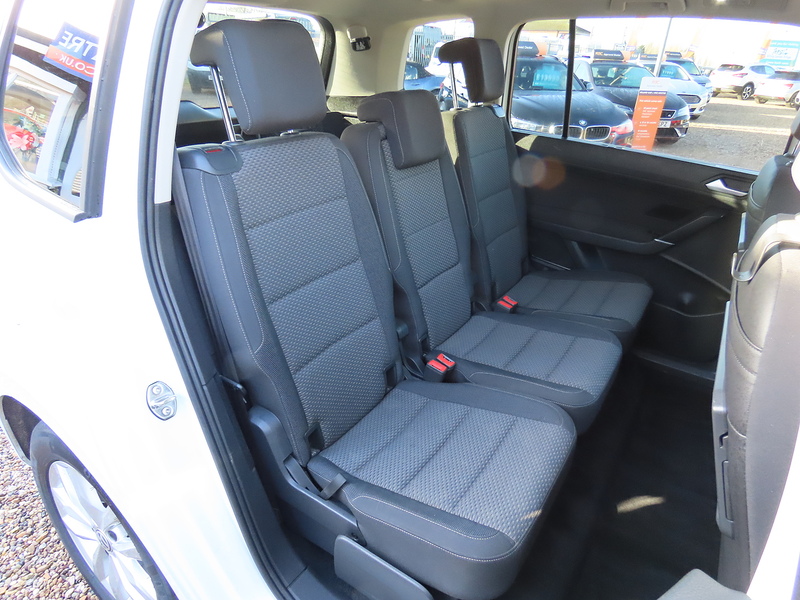 Volkswagen Touran 2.0 TDI SE Family MPV 5dr Diesel DSG Euro 6 (s/s) (150 ps) - U4803