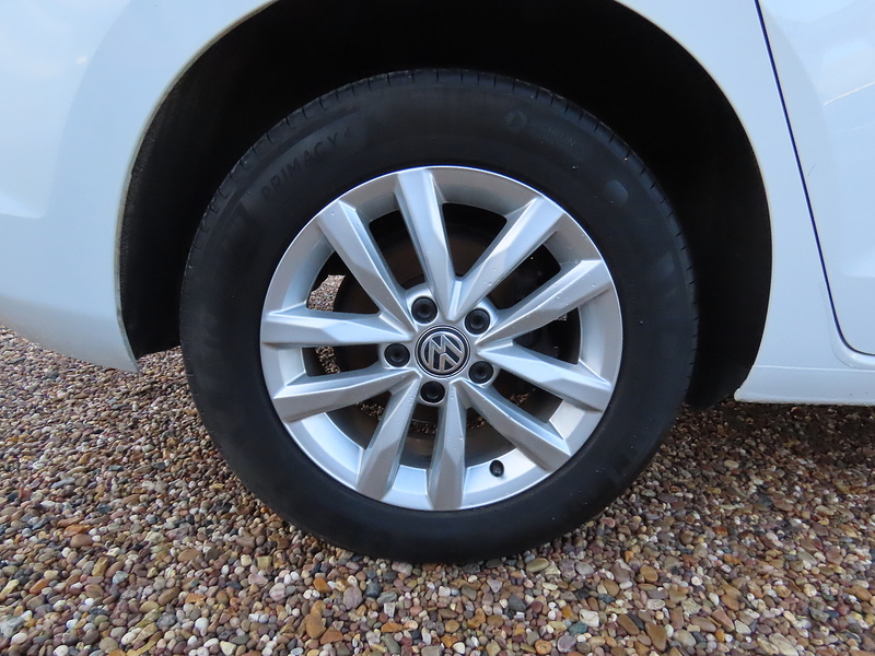 Volkswagen Touran 2.0 TDI SE Family MPV 5dr Diesel DSG Euro 6 (s/s) (150 ps) - U4803