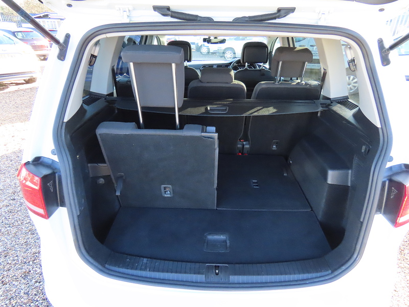 Volkswagen Touran 2.0 TDI SE Family MPV 5dr Diesel DSG Euro 6 (s/s) (150 ps) - U4803
