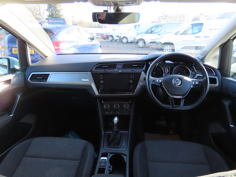 Volkswagen Touran 2.0 TDI SE Family MPV 5dr Diesel DSG Euro 6 (s/s) (150 ps) - U4803