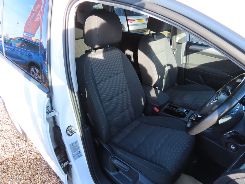 Volkswagen Touran 2.0 TDI SE Family MPV 5dr Diesel DSG Euro 6 (s/s) (150 ps) - U4803