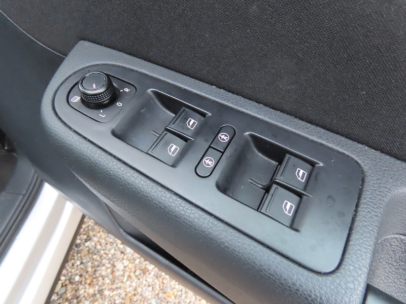 Volkswagen Sharan 2.0 TDI BlueMotion Tech SE Nav MPV 5dr Diesel Manual Euro 6 (s/s) (150 ps) - U4810