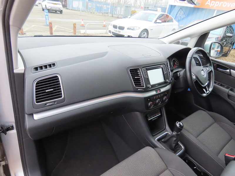 Volkswagen Sharan 2.0 TDI BlueMotion Tech SE Nav MPV 5dr Diesel Manual Euro 6 (s/s) (150 ps) - U4810