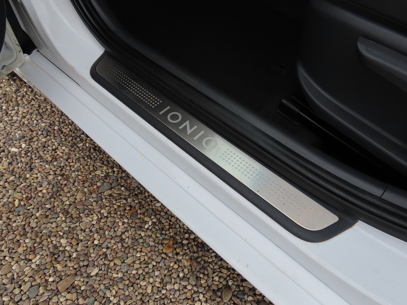 Hyundai IONIQ 1.6 h-GDi Premium SE Hatchback 5dr Petrol Hybrid DCT Euro 6 (s/s) (141 ps) - U4824
