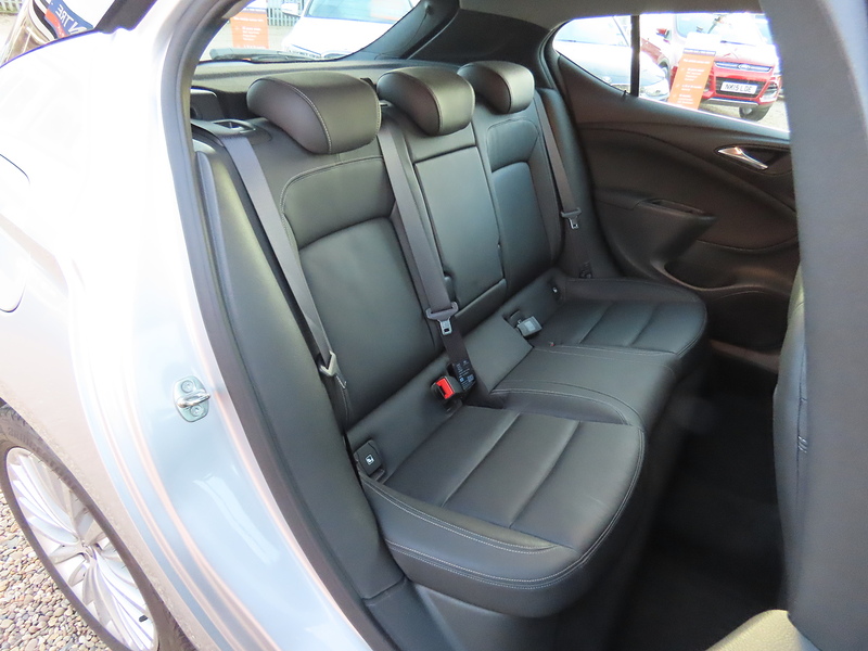 Vauxhall Astra 1.4i Turbo Elite Nav Hatchback 5dr Petrol Manual Euro 6 (150 ps) - U4831