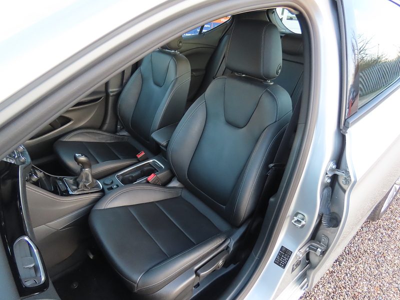 Vauxhall Astra 1.4i Turbo Elite Nav Hatchback 5dr Petrol Manual Euro 6 (150 ps) - U4831