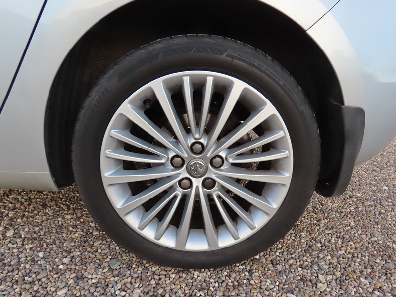 Vauxhall Astra 1.4i Turbo Elite Nav Hatchback 5dr Petrol Manual Euro 6 (150 ps) - U4831