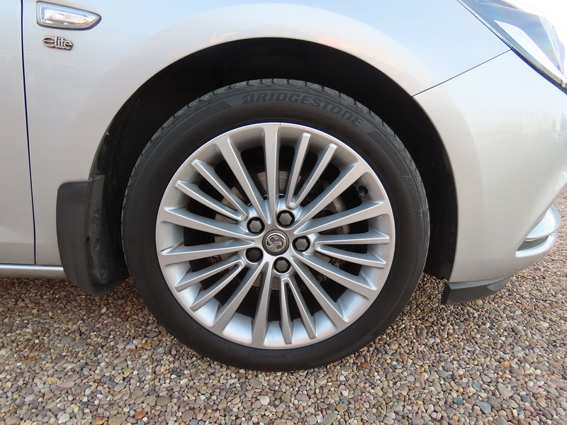 Vauxhall Astra 1.4i Turbo Elite Nav Hatchback 5dr Petrol Manual Euro 6 (150 ps) - U4831