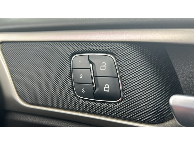 Ford Mondeo 2.0 TDCi Duratorq Vignale Hatchback 5dr Diesel Manual Euro 6 (s/s) (180 ps) - U4836