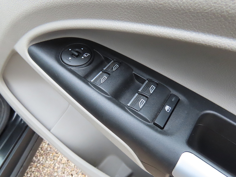 Ford Grand Tourneo Connect 1.5 EcoBlue Titanium MPV 5dr Diesel Manual Euro 6 (s/s) (120 ps) - U4848