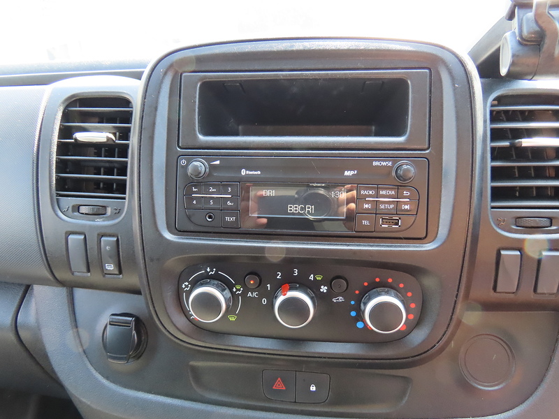 Nissan NV300 2.0 dCi 28 Acenta Panel Van 4dr Diesel Manual L1 H1 Euro 6 (120 ps) - U4930