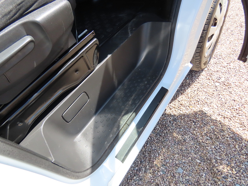 Nissan NV300 2.0 dCi 28 Acenta Panel Van 4dr Diesel Manual L1 H1 Euro 6 (120 ps) - U4930