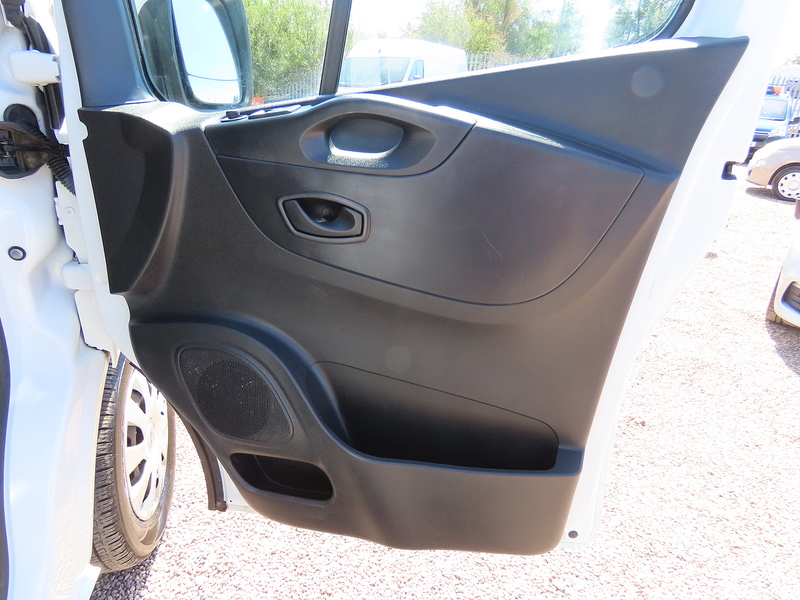 Nissan NV300 2.0 dCi 28 Acenta Panel Van 4dr Diesel Manual L1 H1 Euro 6 (120 ps) - U4930