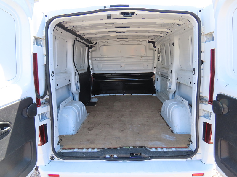 Nissan NV300 2.0 dCi 28 Acenta Panel Van 4dr Diesel Manual L1 H1 Euro 6 (120 ps) - U4930
