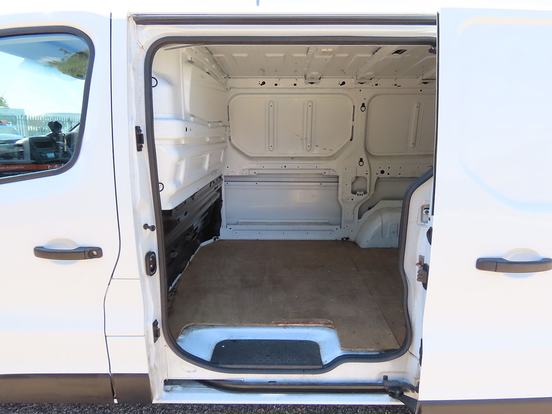 Nissan NV300 2.0 dCi 28 Acenta Panel Van 4dr Diesel Manual L1 H1 Euro 6 (120 ps) - U4930