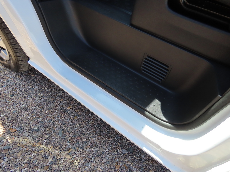 Nissan NV300 2.0 dCi 28 Acenta Panel Van 4dr Diesel Manual L1 H1 Euro 6 (120 ps) - U4930