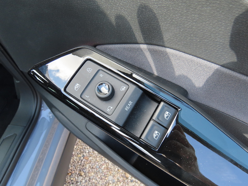 Volkswagen ID.3 Pure Performance 45kWh Life Hatchback 5dr Electric Auto (150 ps) - U4940
