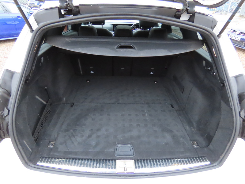 Mercedes-Benz E Class 2.0 E220d AMG Line (Premium) Estate 5dr Diesel G-Tronic+ 4MATIC Euro 6 (s/s) (194 ps) - U4941