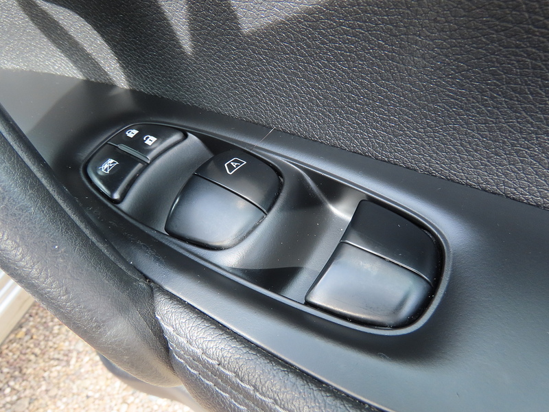 Nissan Qashqai 1.6 dCi Tekna SUV 5dr Diesel Manual 4WD Euro 6 (s/s) (130 ps) - U4952