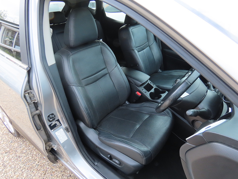 Nissan Qashqai 1.6 dCi Tekna SUV 5dr Diesel Manual 4WD Euro 6 (s/s) (130 ps) - U4952