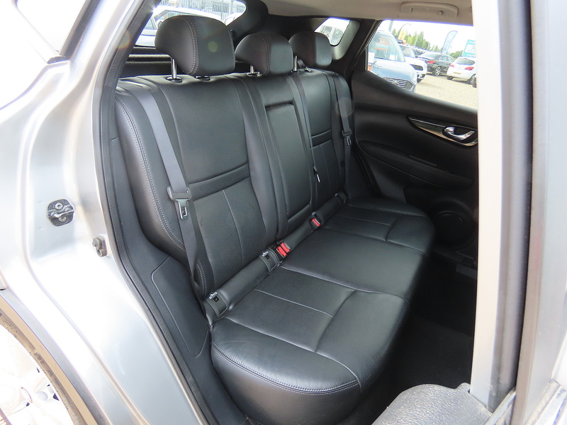 Nissan Qashqai 1.6 dCi Tekna SUV 5dr Diesel Manual 4WD Euro 6 (s/s) (130 ps) - U4952