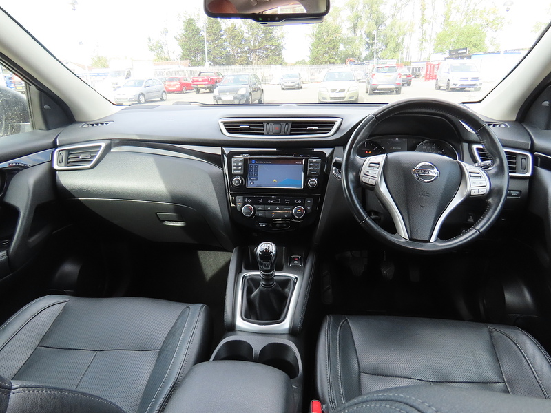 Nissan Qashqai 1.6 dCi Tekna SUV 5dr Diesel Manual 4WD Euro 6 (s/s) (130 ps) - U4952
