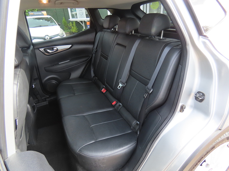 Nissan Qashqai 1.6 dCi Tekna SUV 5dr Diesel Manual 4WD Euro 6 (s/s) (130 ps) - U4952