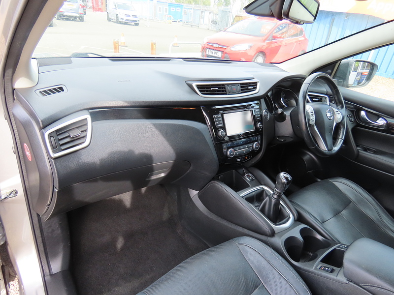 Nissan Qashqai 1.6 dCi Tekna SUV 5dr Diesel Manual 4WD Euro 6 (s/s) (130 ps) - U4952