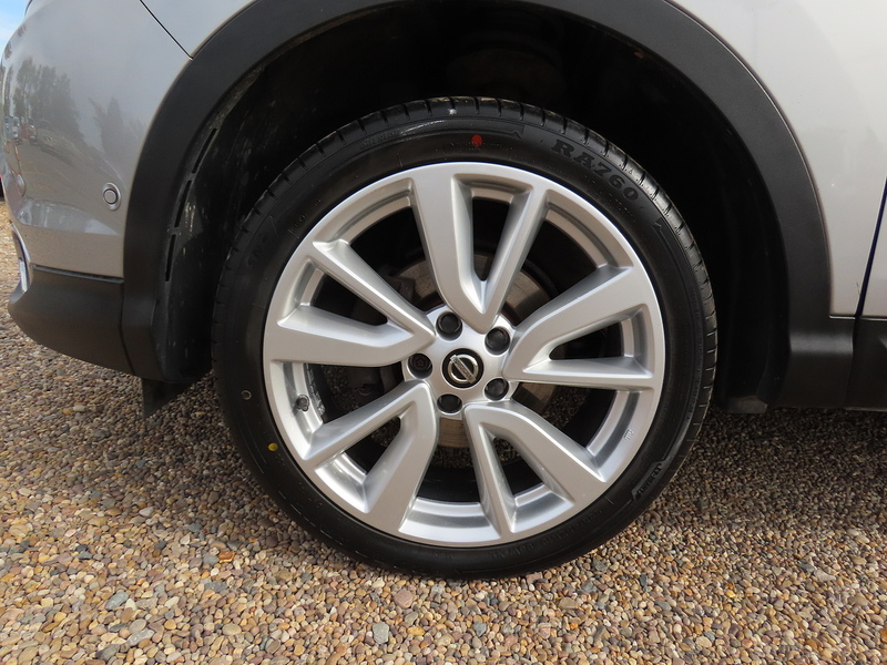 Nissan Qashqai 1.6 dCi Tekna SUV 5dr Diesel Manual 4WD Euro 6 (s/s) (130 ps) - U4952