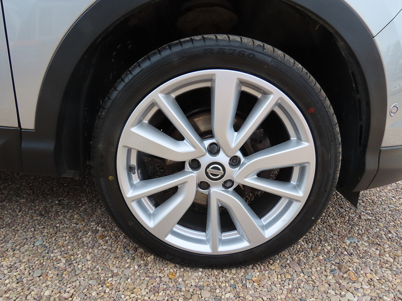 Nissan Qashqai 1.6 dCi Tekna SUV 5dr Diesel Manual 4WD Euro 6 (s/s) (130 ps) - U4952