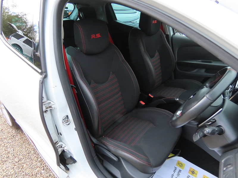 Renault Clio 1.6 TCe Renaultsport Nav Trophy Hatchback 5dr Petrol EDC Euro 6 (s/s) (220 ps) - U4962