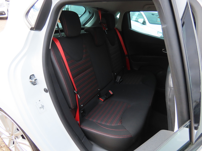 Renault Clio 1.6 TCe Renaultsport Nav Trophy Hatchback 5dr Petrol EDC Euro 6 (s/s) (220 ps) - U4962