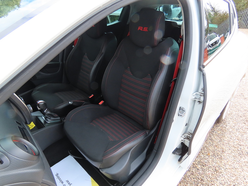 Renault Clio 1.6 TCe Renaultsport Nav Trophy Hatchback 5dr Petrol EDC Euro 6 (s/s) (220 ps) - U4962