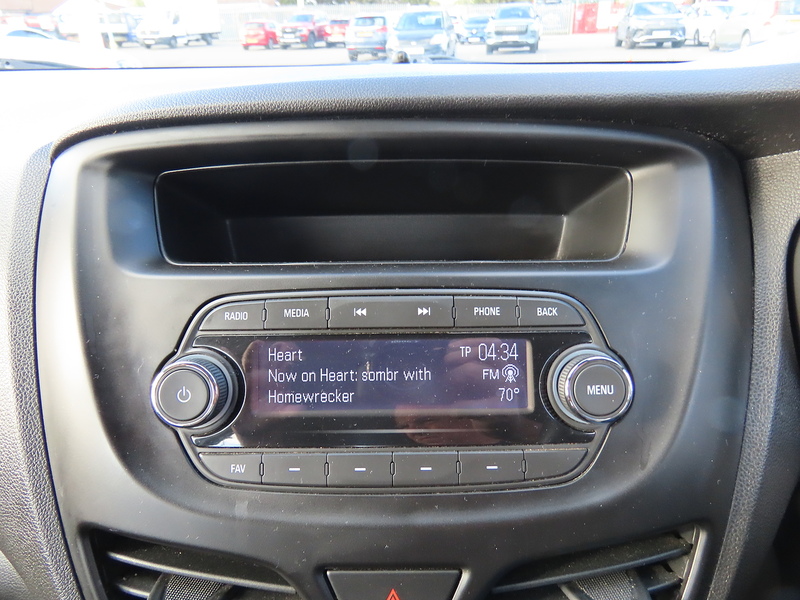 Vauxhall Viva 1.0i SE Hatchback 5dr Petrol Manual Euro 6 (a/c) (75 ps) - U4966
