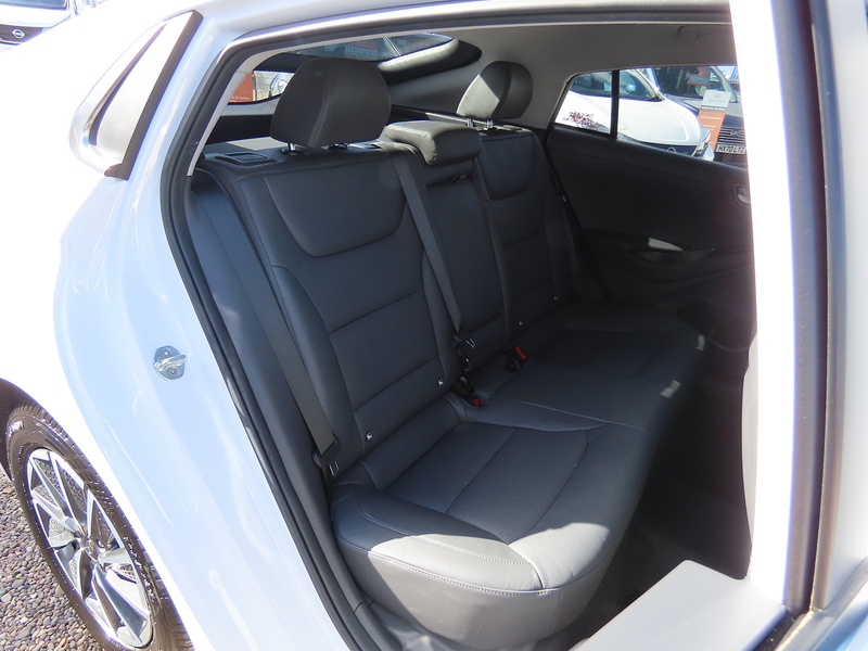 Hyundai IONIQ 38.3kWh Premium SE Hatchback 5dr Electric Auto (136 ps) - U4970