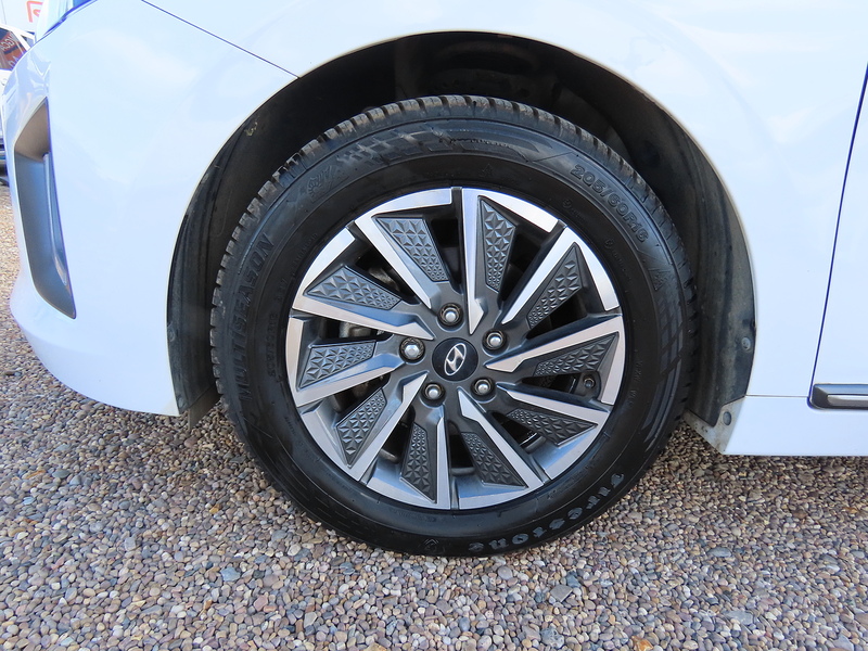 Hyundai IONIQ 38.3kWh Premium SE Hatchback 5dr Electric Auto (136 ps) - U4970