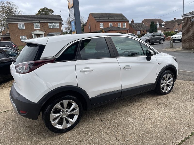 Vauxhall 1.2 Turbo GPF Tech Line Nav SUV 5dr Petrol Manual Euro 6 (s/s) (130 ps)