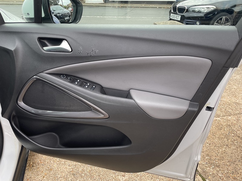 Vauxhall 1.2 Turbo GPF Tech Line Nav SUV 5dr Petrol Manual Euro 6 (s/s) (130 ps)