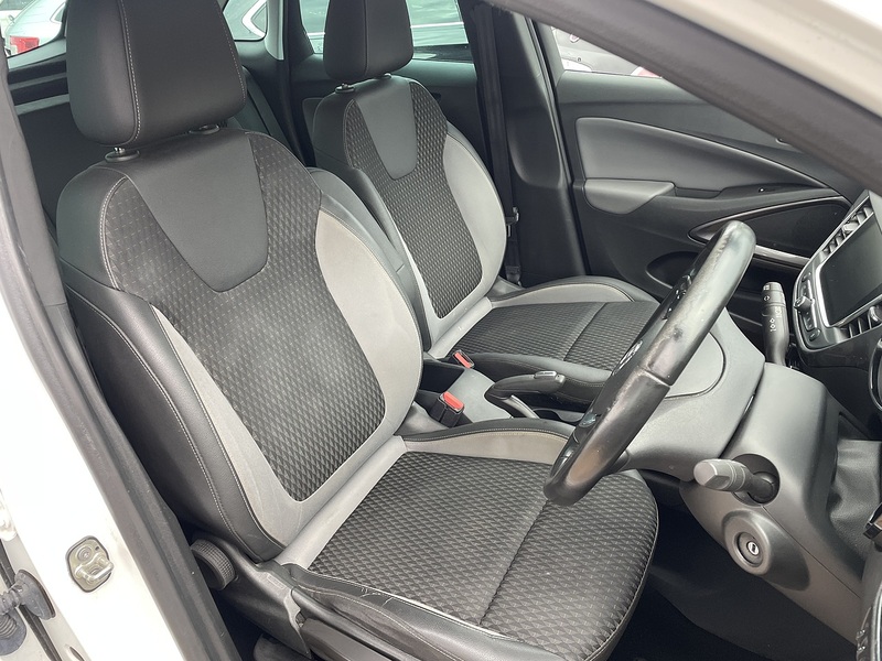 Vauxhall 1.2 Turbo GPF Tech Line Nav SUV 5dr Petrol Manual Euro 6 (s/s) (130 ps)