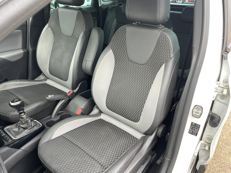 Vauxhall 1.2 Turbo GPF Tech Line Nav SUV 5dr Petrol Manual Euro 6 (s/s) (130 ps)