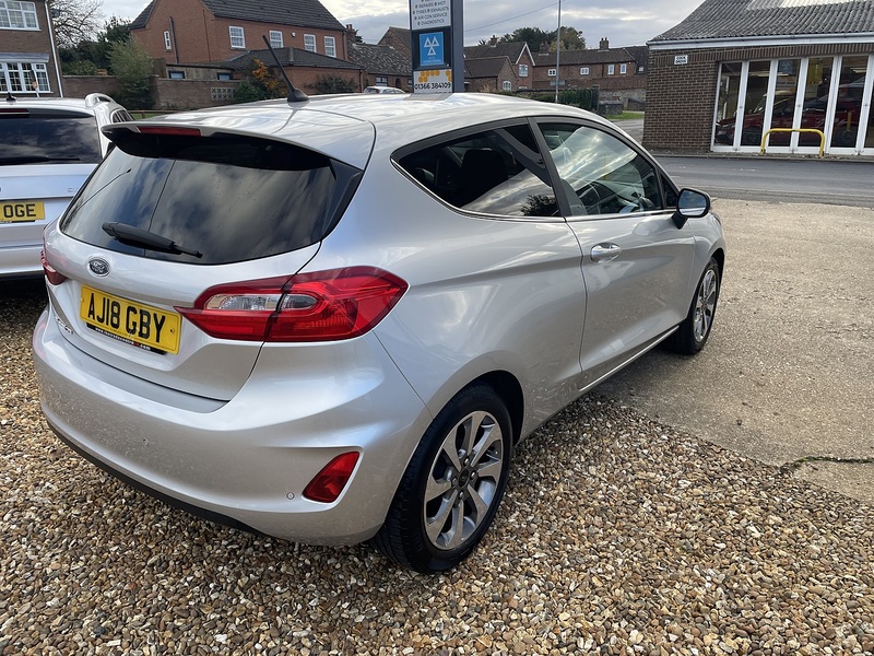 Ford 1.1 Ti-VCT Zetec Hatchback 3dr Petrol Manual Euro 6 (s/s) (85 ps)