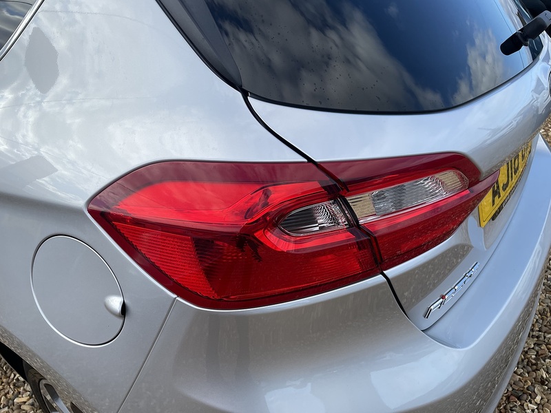 Ford 1.1 Ti-VCT Zetec Hatchback 3dr Petrol Manual Euro 6 (s/s) (85 ps)