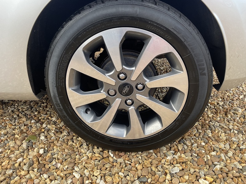 Ford 1.1 Ti-VCT Zetec Hatchback 3dr Petrol Manual Euro 6 (s/s) (85 ps)