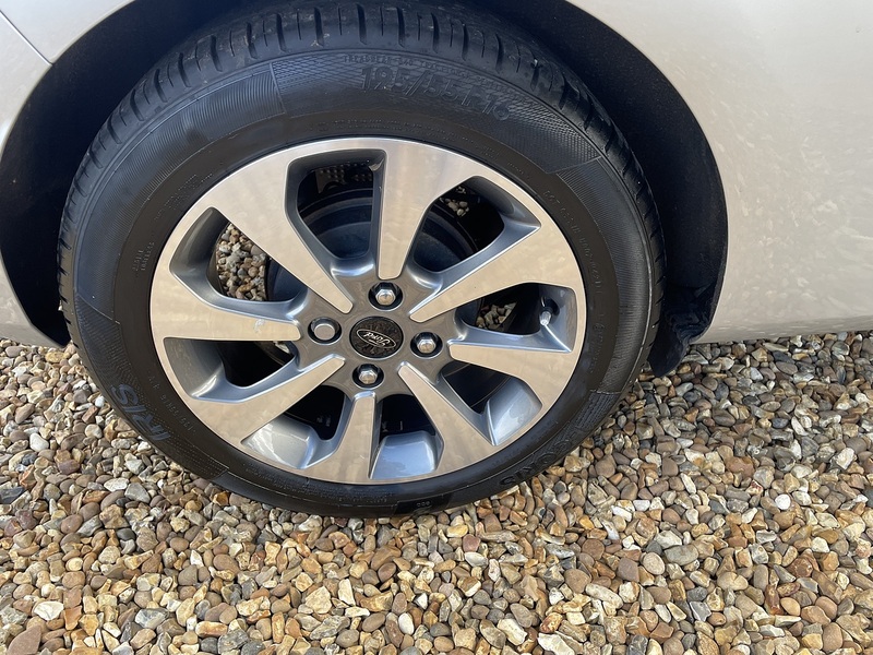 Ford 1.1 Ti-VCT Zetec Hatchback 3dr Petrol Manual Euro 6 (s/s) (85 ps)