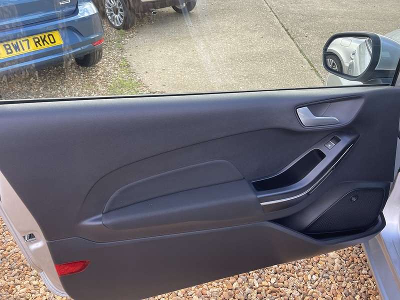 Ford 1.1 Ti-VCT Zetec Hatchback 3dr Petrol Manual Euro 6 (s/s) (85 ps)