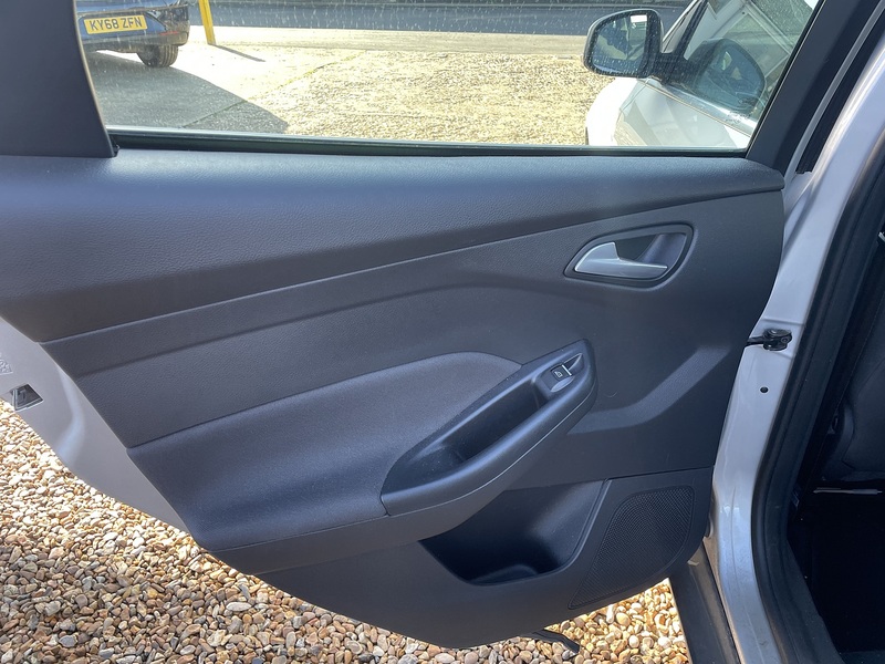 Ford 1.0T EcoBoost Titanium Hatchback 5dr Petrol Manual Euro 6 (s/s) (125 ps)