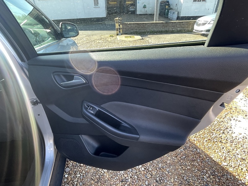 Ford 1.0T EcoBoost Titanium Hatchback 5dr Petrol Manual Euro 6 (s/s) (125 ps)