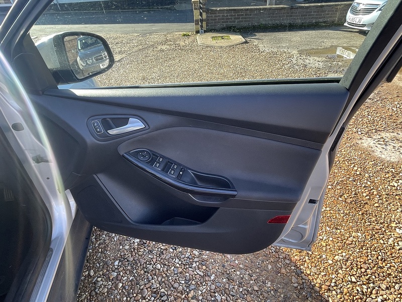 Ford 1.0T EcoBoost Titanium Hatchback 5dr Petrol Manual Euro 6 (s/s) (125 ps)