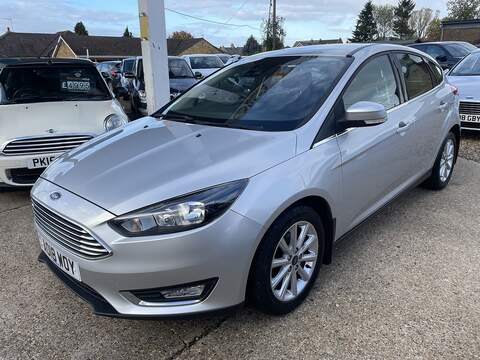 1.0T EcoBoost Titanium Hatchback 5dr Petrol Manual Euro 6 (s/s) (125 ps)